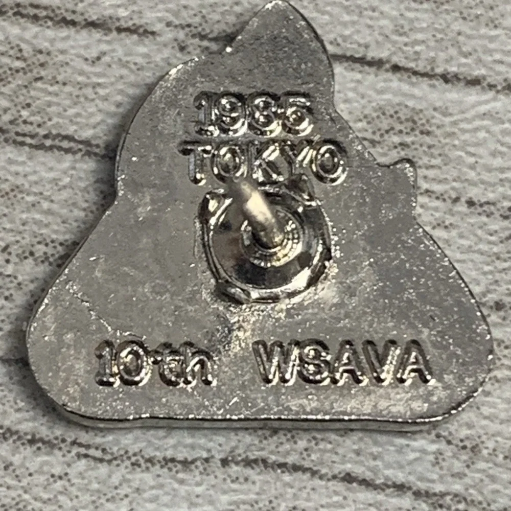 WSAVA Tie Back Lapel Pin 1985 Tokyo Conference Dog Cat Hugging Silver Tone